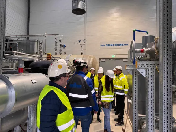 Besuchergruppe im Geothermie-Heizwerk Lankow