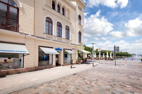 Blick auf das Kundencenter der Stadtwerke Schwerin in der Mecklenburgstraße.