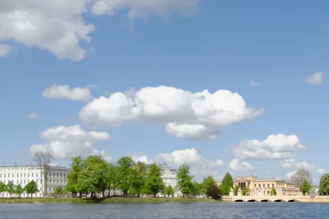 Das Schweriner Schloss im Panoramabild.