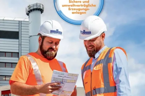 Cover Geschäftsbereicht der Stadtwerke GmbH mit zwei Männern in Arbeitskleidung