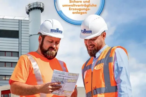 Coverbild des Jahresberichtes 2023 mit Mitarbeitenden der Stadtwerke