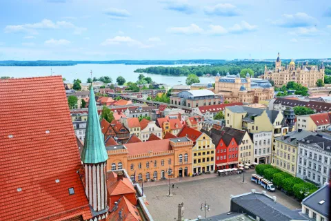 Eine Luftaufnahme der Schweriner Altstadt.