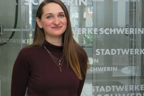 Stadtwerkemitarbeiterin Stefanie Malessa im Portrait.