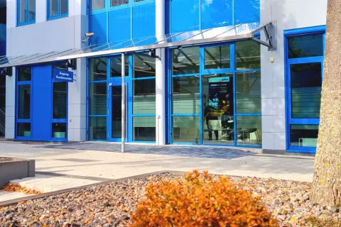 Eingang des Stadtwerke-Kundencenters in der Eckdrift Schwerin.
