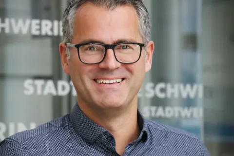 Christian Zgonine im Portrait.