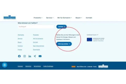 Fußbereich der Internetseite mit rot markiertem Button Störung melden