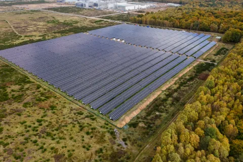 Luftaufnahme der PV-Anlage im Industriepark Schwerin