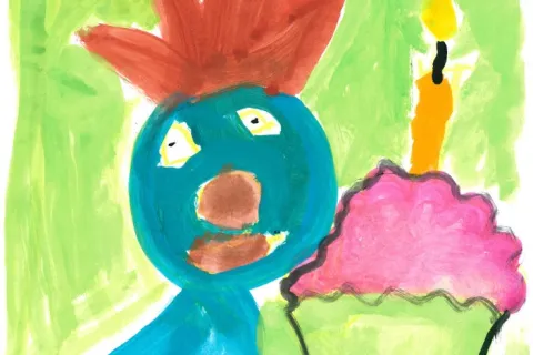 Kinderzeichnung mit einem blauen Maskottchen und einem Kuchen