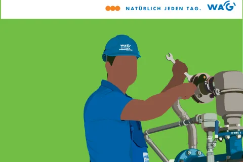 dunkelhäutiger gewerblicher Auszubildender mit blauem Helm, blauem T-Shirt und blauer Latzhose arbeitet mit einem Schraubenschlüssel an einer Pumpe