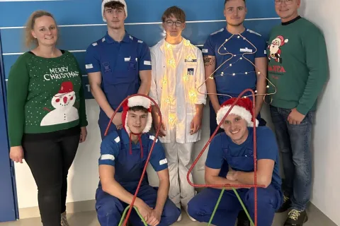 Unsere gewerblichen Azubis mit zwei Ausbildern