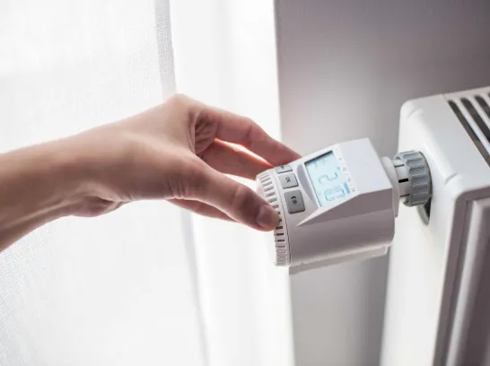 Die Nutzung eines modernen Thermostatventil für die Heizung spart Energie.