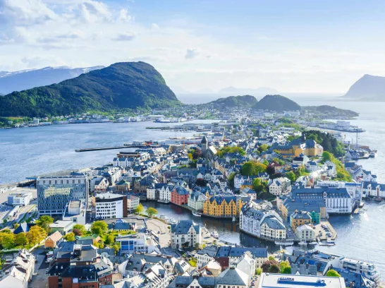 Drohnenaufnahme von der norwegischen Küste.