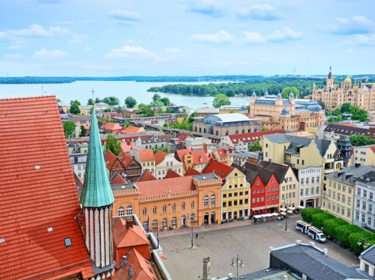 Eine Luftaufnahme der Schweriner Altstadt.