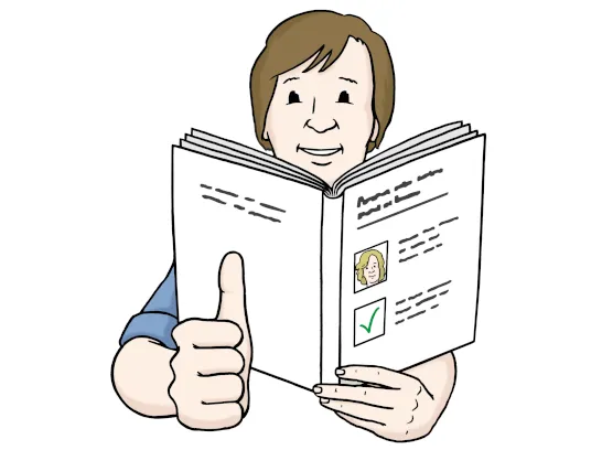 Ein Mann hält ein Buch in der Handen und zeigt mit dem Daumen nach oben.