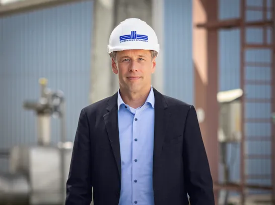 SWS Geschäftsführer Hanno Nispel mit Schutzhelm