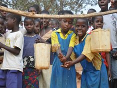 Waschstation in Malawi, Copyright: UNICEF/DT2011/P.Höfer 
